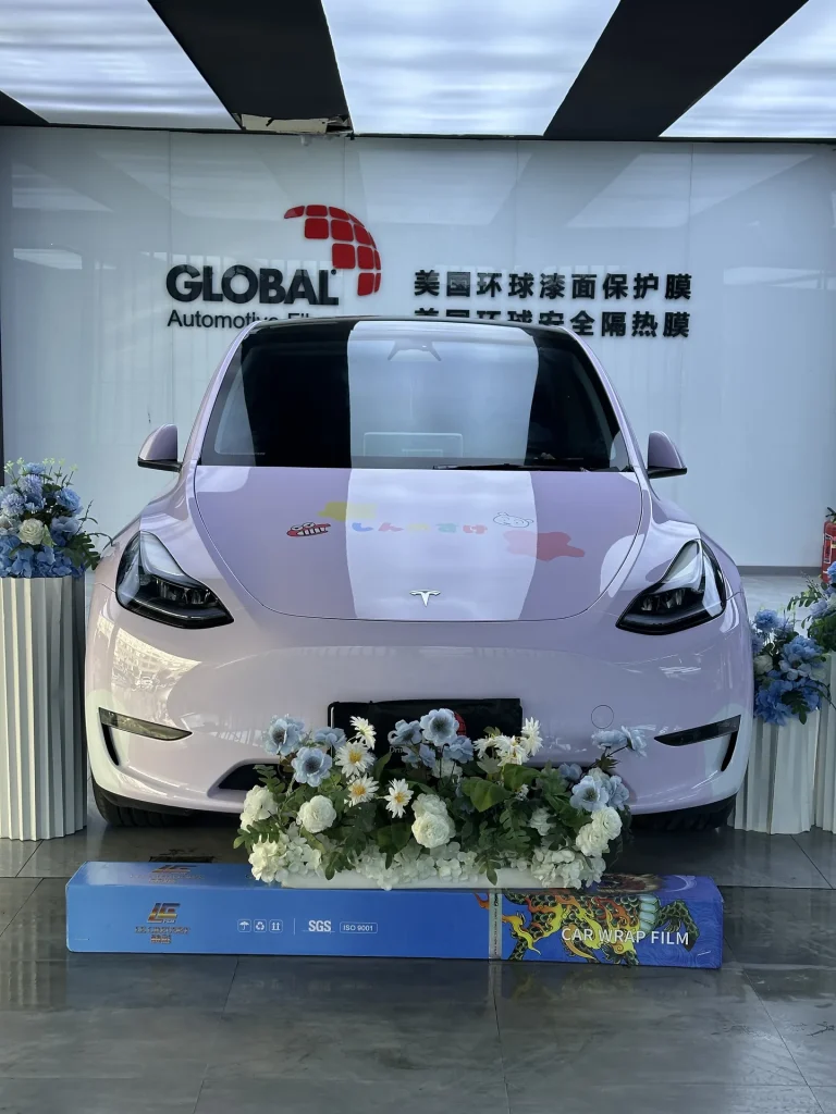 郑州特斯拉 Model Y蜡笔小新主题彩绘施工实拍图 1