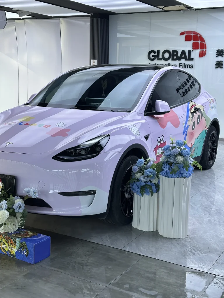 郑州特斯拉 Model Y蜡笔小新主题彩绘施工实拍图 2