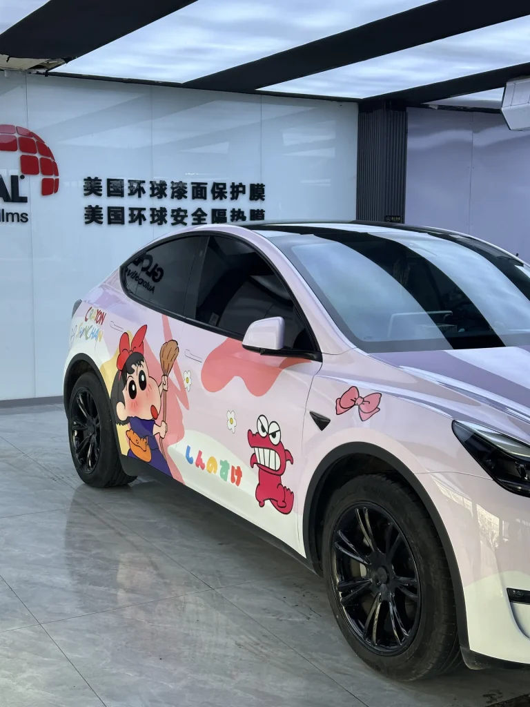 郑州特斯拉 Model Y蜡笔小新主题彩绘施工实拍图 5
